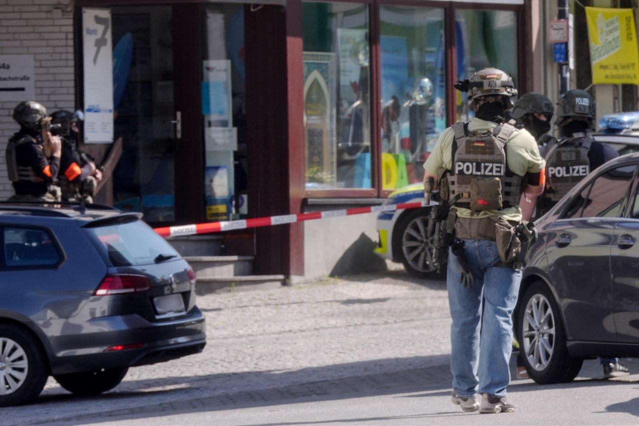 Hostage standoff underway at bank in Sinzig, western Germany  Image