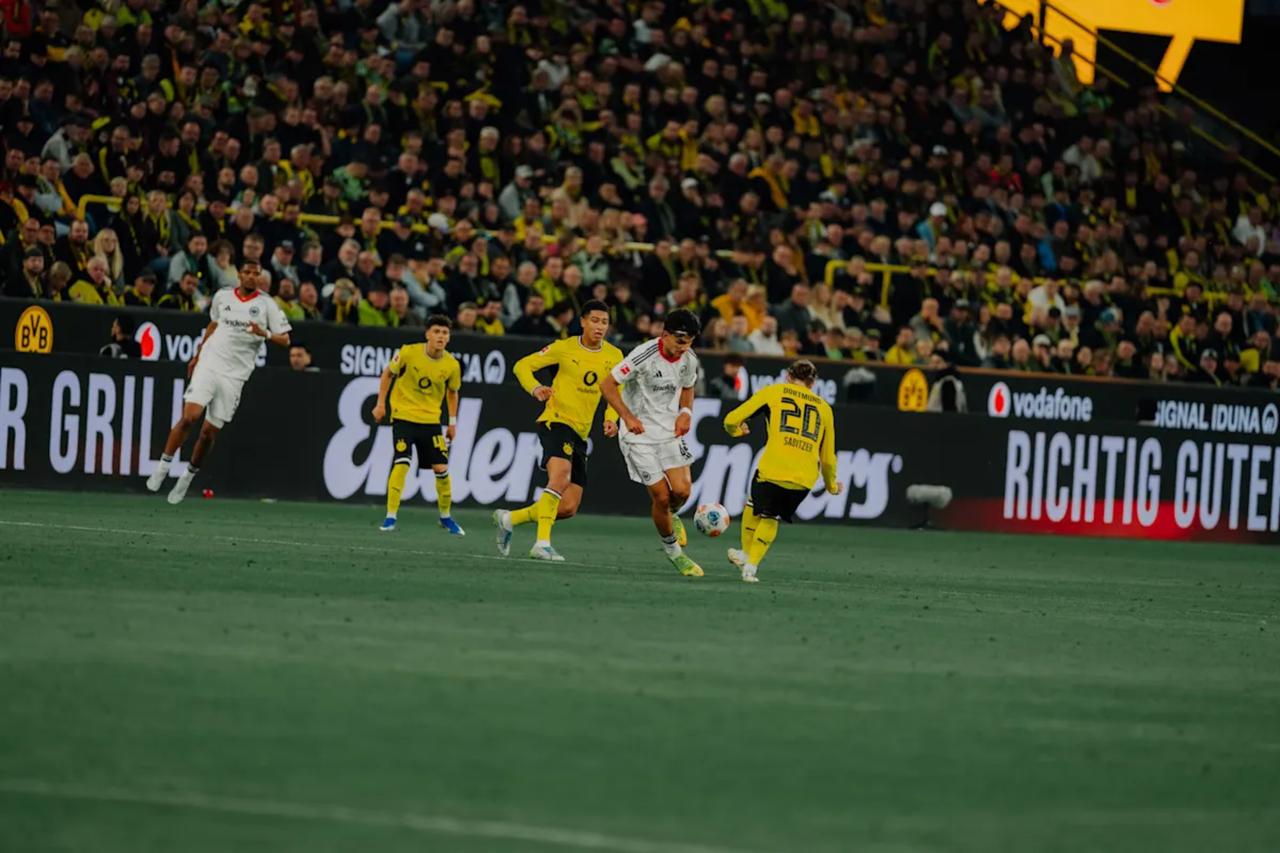 Can Uzun scores early but Eintracht Frankfurt falls 3-2 to Borussia Dortmund