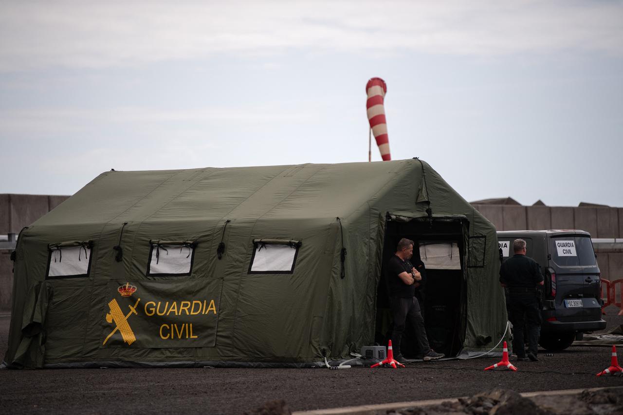 Spain sends military to Tenerife as hantavirus ship prepares to dock