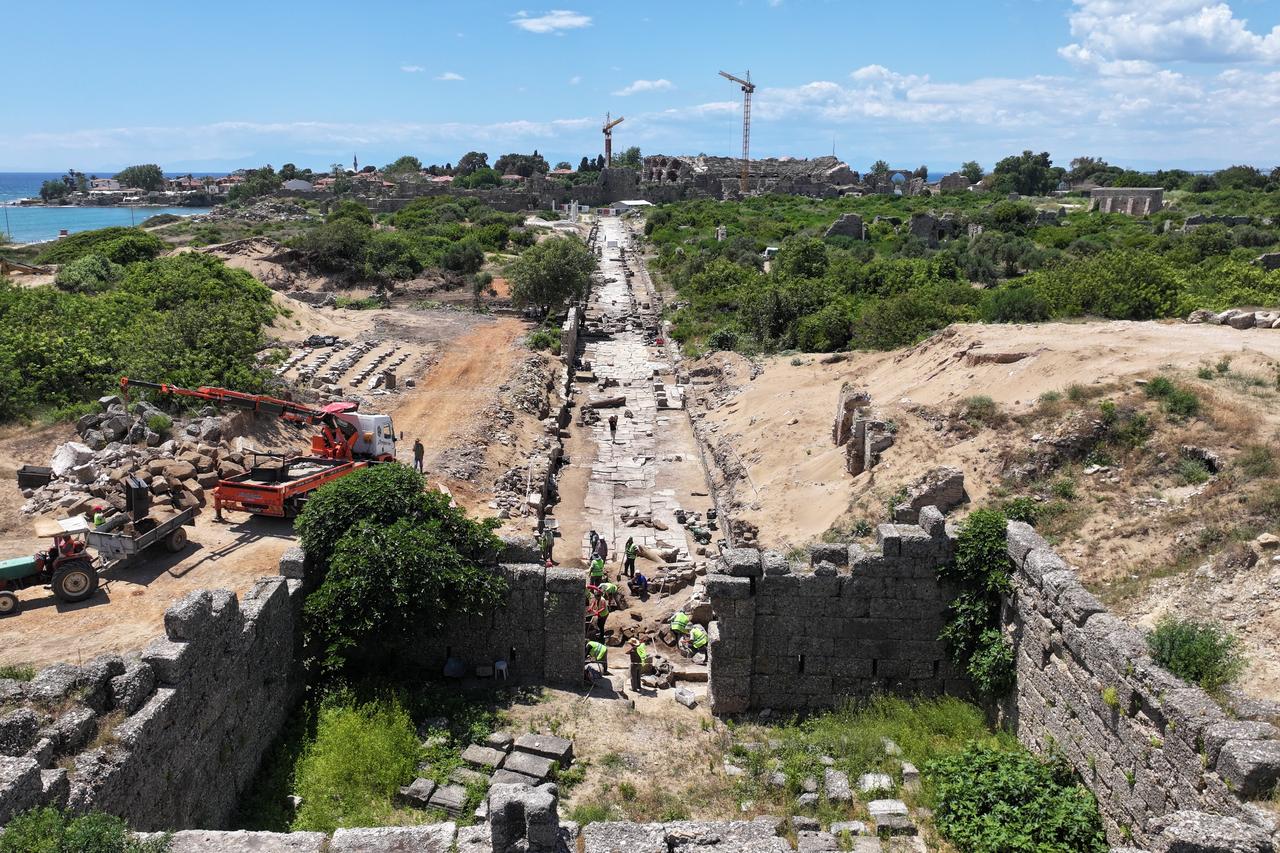 Ancient street leading to Side’s second main gate unearthed in Antalya