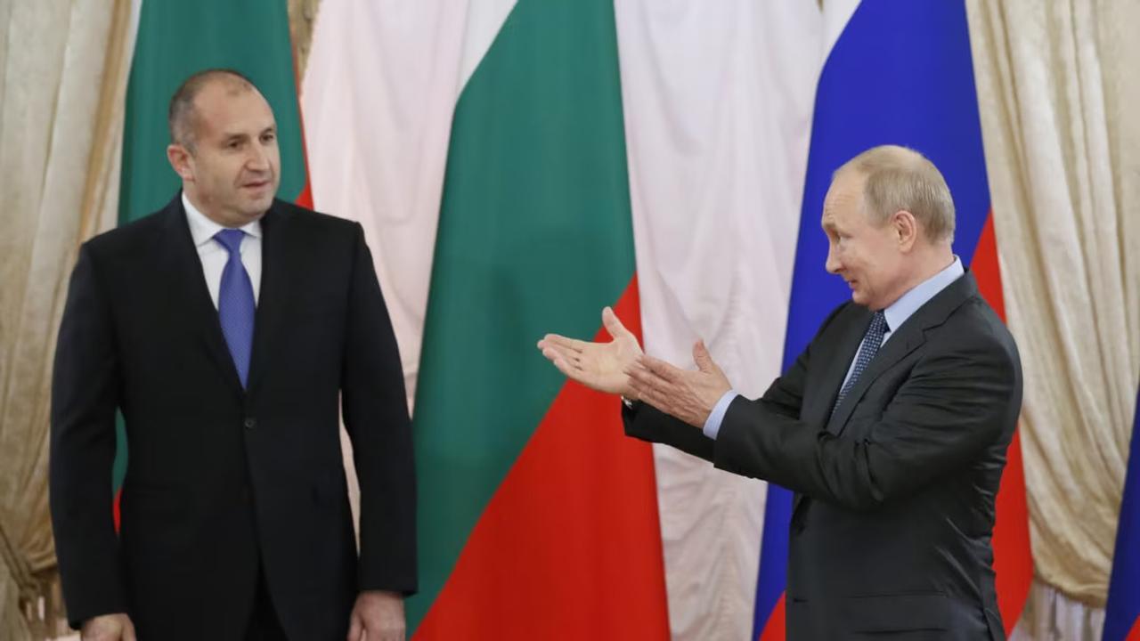 Russian President Vladimir Putin (R) meets with his Bulgarian counterpart Rumen Radev on the sidelines of the St. Petersburg International Economic Forum (SPIEF) at the Konstantin (Konstantinovsky) Palace outside Saint Petersburg on June 6, 2019. (AFP Photo)