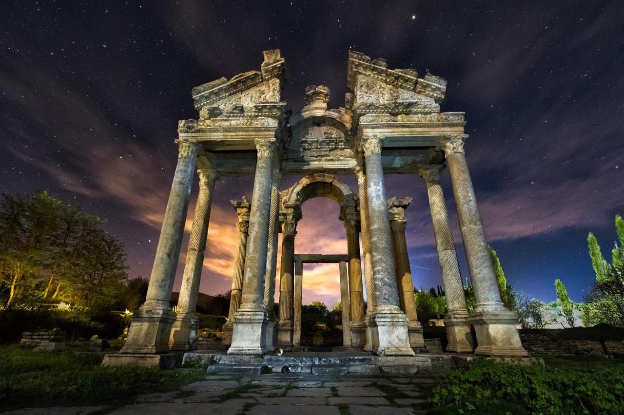 The monumental Tetrapylon of Aphrodisias stands under a starry night sky. (AA Photo)