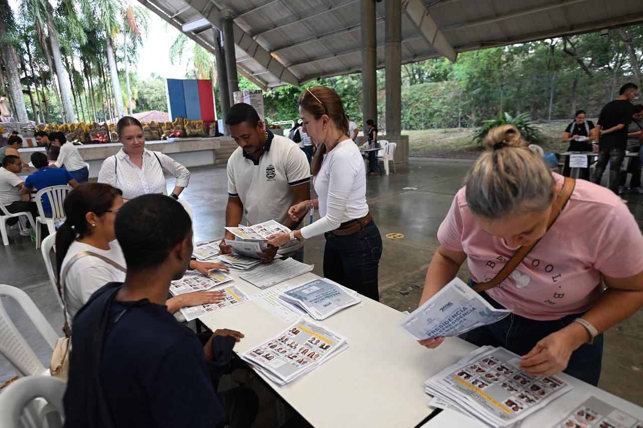 Polling station officials count ballots at a polling station during the presidential election in Cali, Colombia, on May 31, 2026. (AFP Photo)