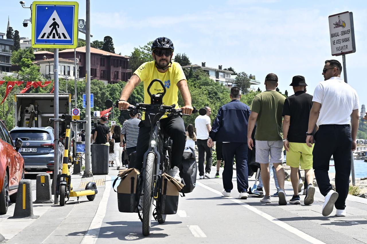 Semih Gurbuz cycling through Uskudar Bay upon arrival to Istanbul, Türkiye. (AA Photo)