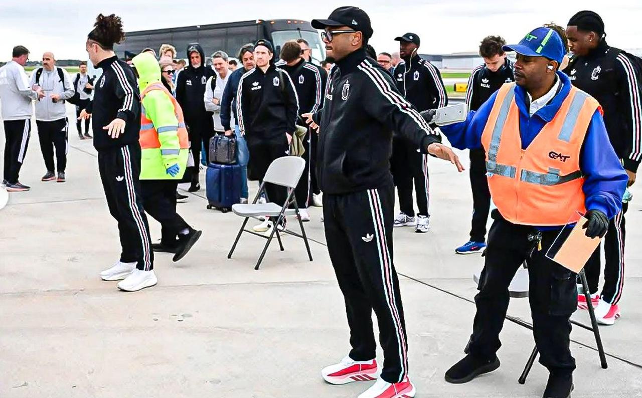 Belgium players undergo security checks on the airport tarmac after the national team arrived in the United States ahead of the 2026 FIFA World Cup. (Photo via X/@Joshkay27k)