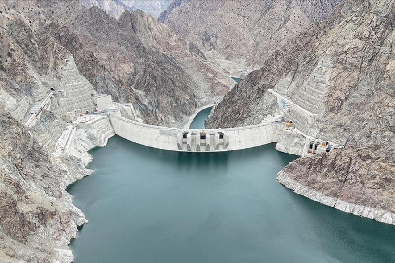 Heavy rains trigger first water discharge at Turkish dams in 6 years