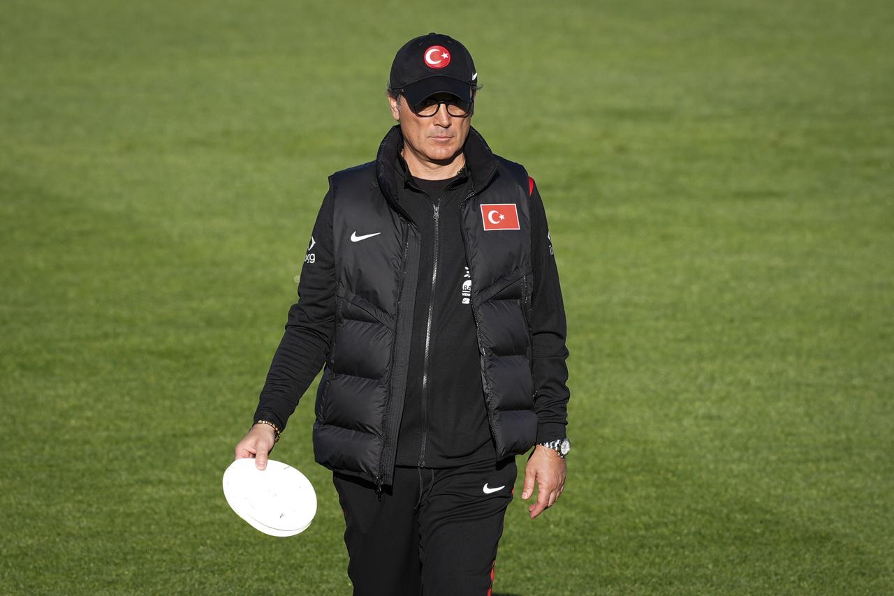 Turkish National Football Team head coach Vincenzo Montella, leads the training session ahead of the 2026 FIFA World Cup at Hasan Dogan National Teams Camp and Training Facilities in Istanbul, Türkiye, May 29, 2026. (AA Photo)