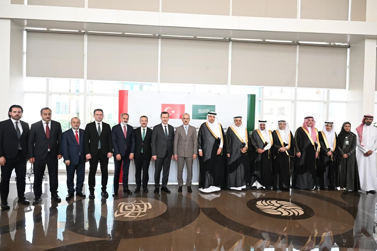 Transport and Infrastructure Minister Abdulkadir Uraloglu (C-L), Saudi Minister of Transport and Logistics Services Saleh bin Nasser Al-Jasser (C-R), and officials pose for a group photo after signing cooperation agreements on railway and logistics services in Riyadh, Saudi Arabia, June 9, 2026. (AA Photo)