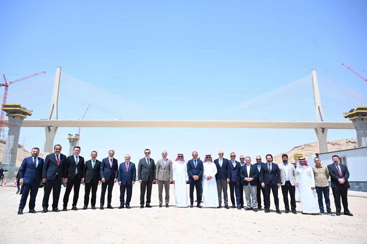 Transport and Infrastructure Minister Abdulkadir Uraloglu (C-L) and Saudi officials pose during a visit to the Laban Valley Bridge Project in Riyadh, Saudi Arabia, June 9, 2026. (AA Photo)