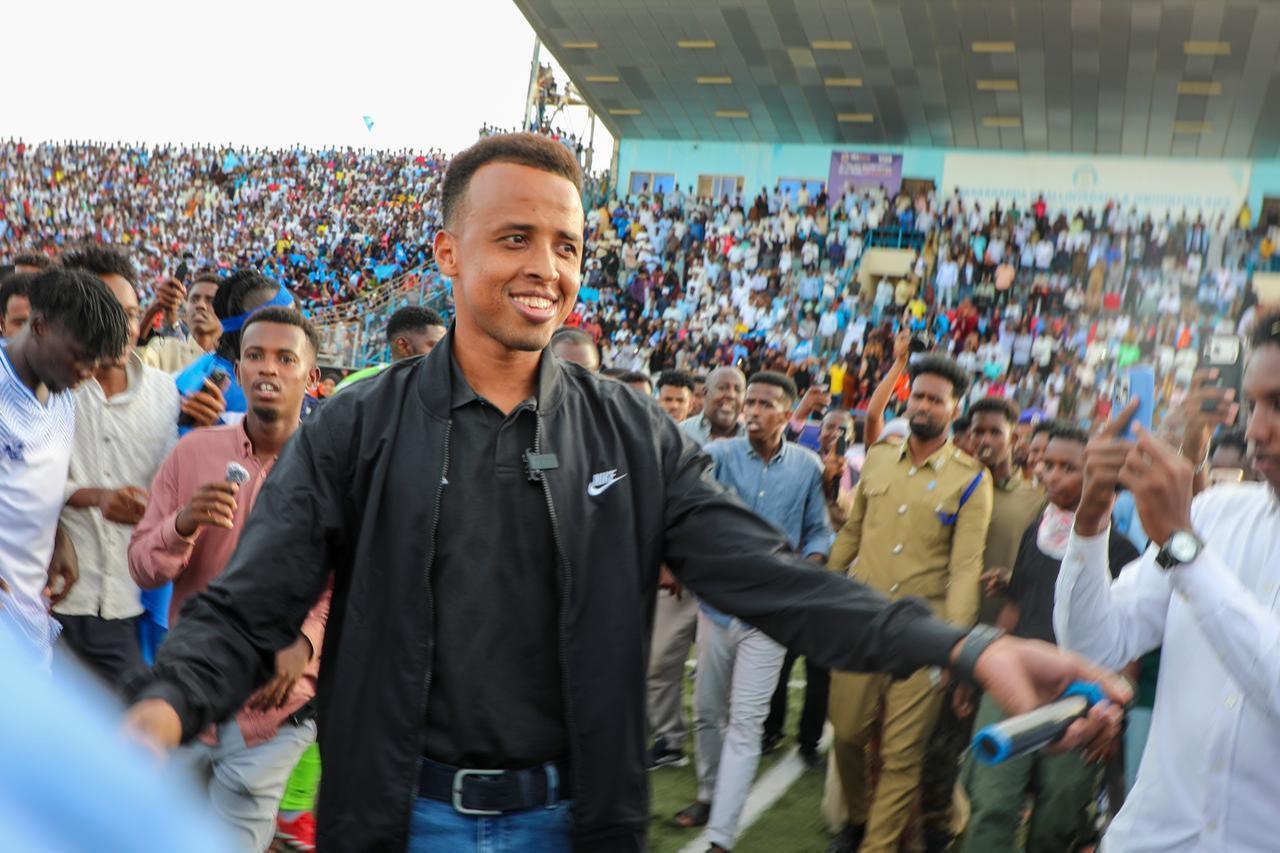 Somali referee Omar Abdulkadir Artan greets supporting fans, Somalia, June 10, 2026. (AA Photo)