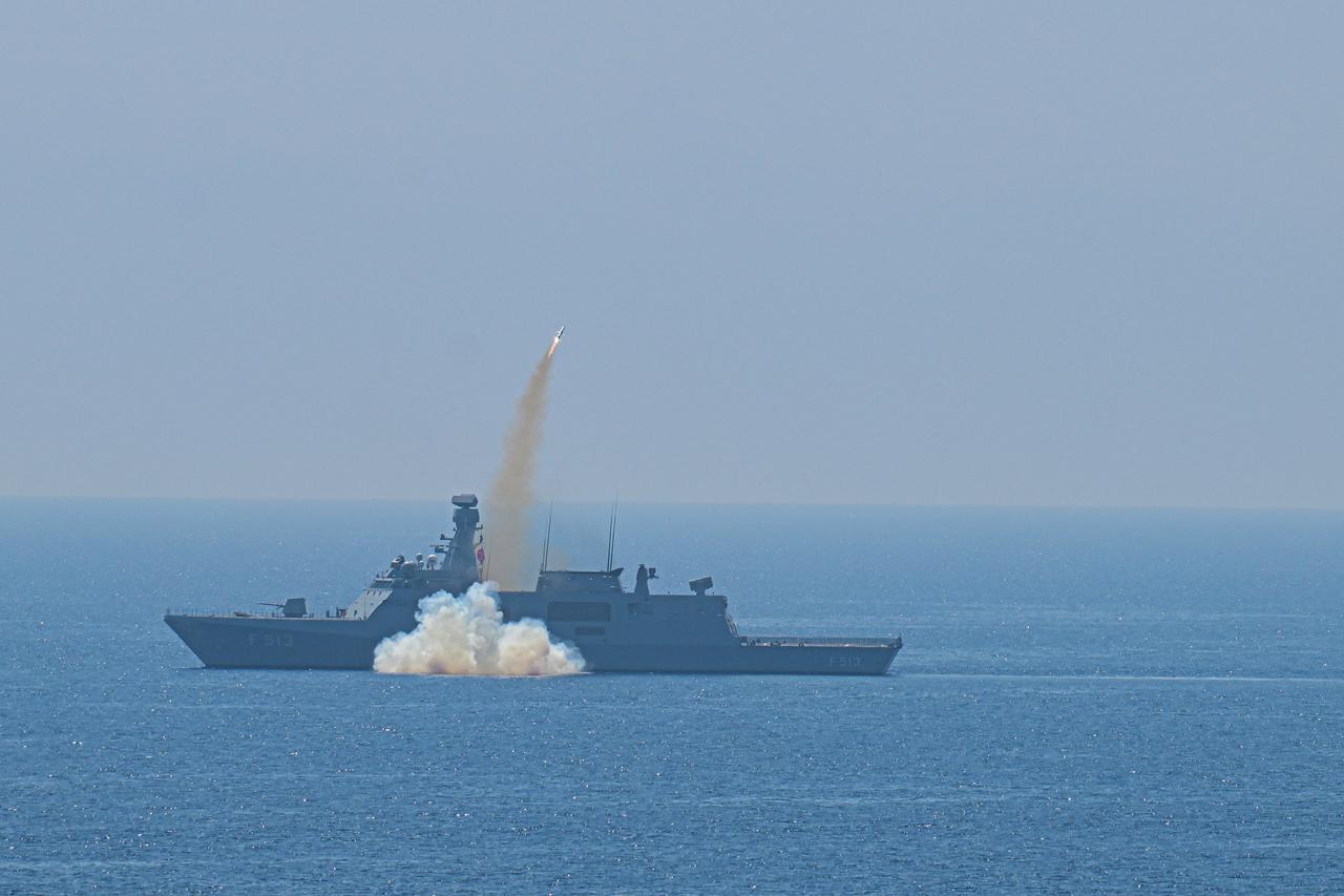 Akya cuts target ship in half, Atmaca reaches 102 km in Turkish naval drill