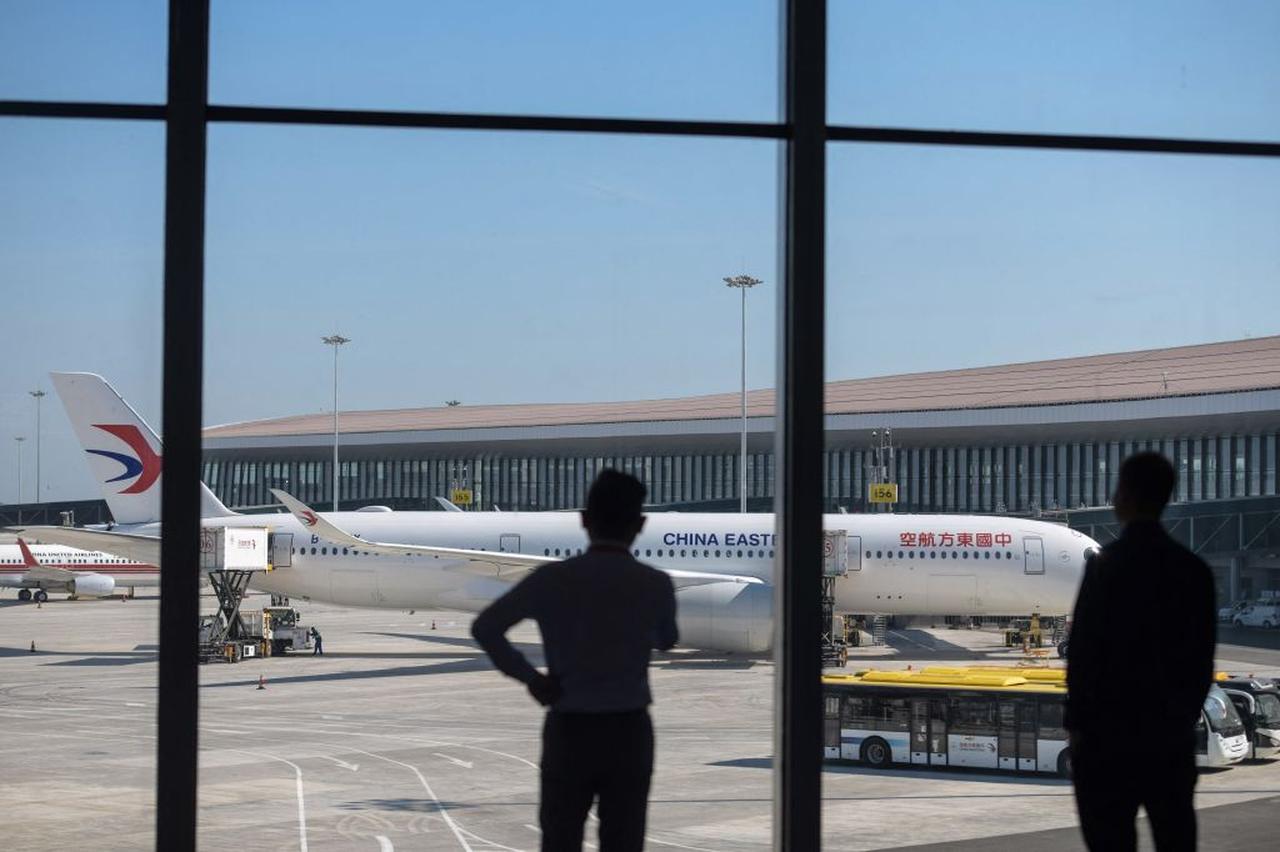 People watch a China Eastern plane as it prepares to take off from the new Beijing Daxing International Airport in Beijing on September 25, 2019. (AFP Photo)