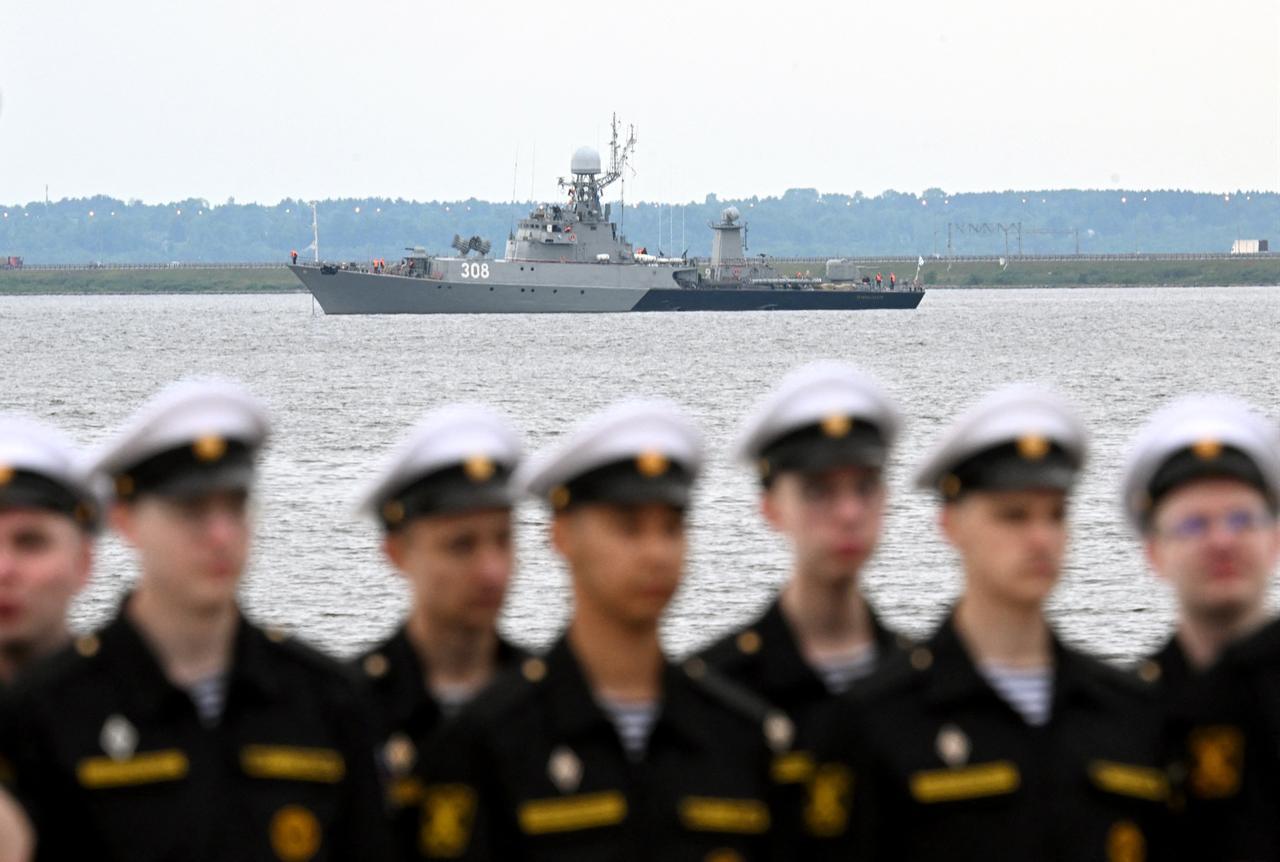 A Russian warship is seen off Kronstadt during the International Maritime Defense Show "Fleet" 2026 on June 10, 2026. (AFP Photo)