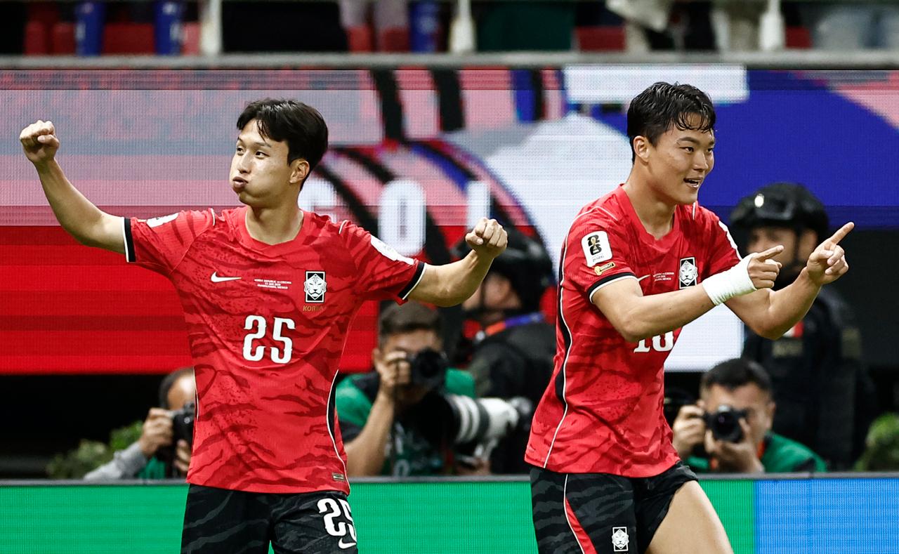 South Korea's forward #18 Oh Hyeon-gyu celebrates scoring his team's second goal next to teammate midfielder #25 Eom Ji-sung during the 2026 World Cup Group A football match between South Korea and the Czech Republic at the Guadalajara Stadium in Zapopan, Mexico on June 11, 2026. (AFP Photo)