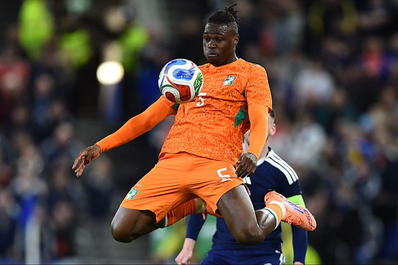 Ivory Coast's defender #05 Wilfried Singo controls the ball during the friendly international football match between Scotland and Ivory Coast at the Hill Dickinson Stadium in Liverpool, north west England on March 31, 2026. (AFP Photo)