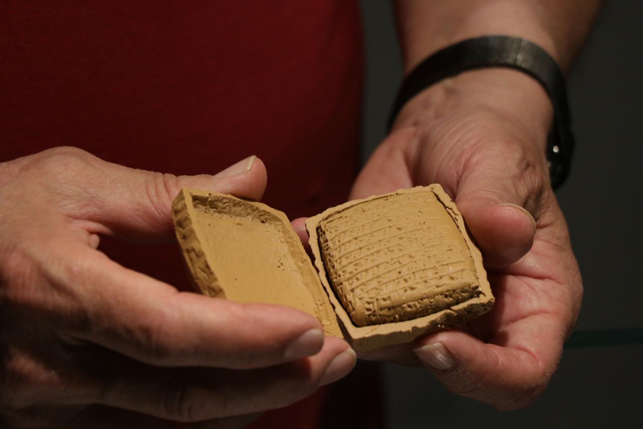 4,000-year-old clay tablet sealed in mud envelope goes on display in central Türkiye