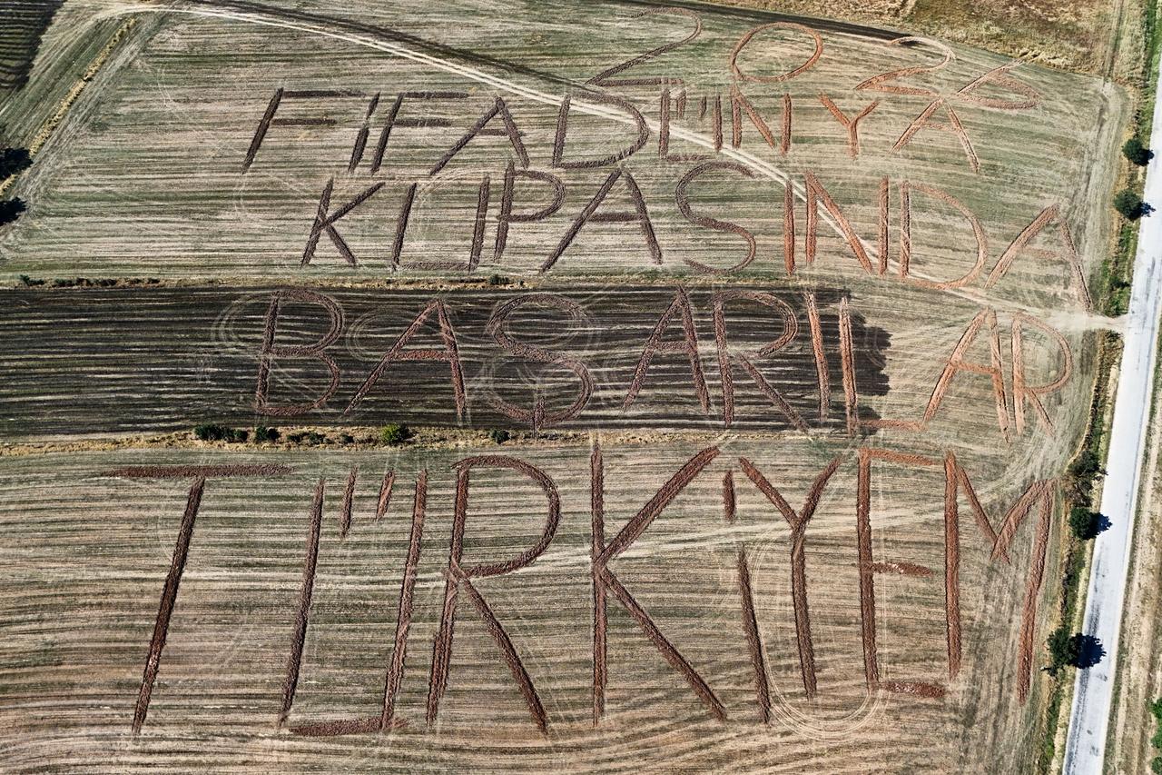 Farmer carves World Cup message for Türkiye into field ahead of opener