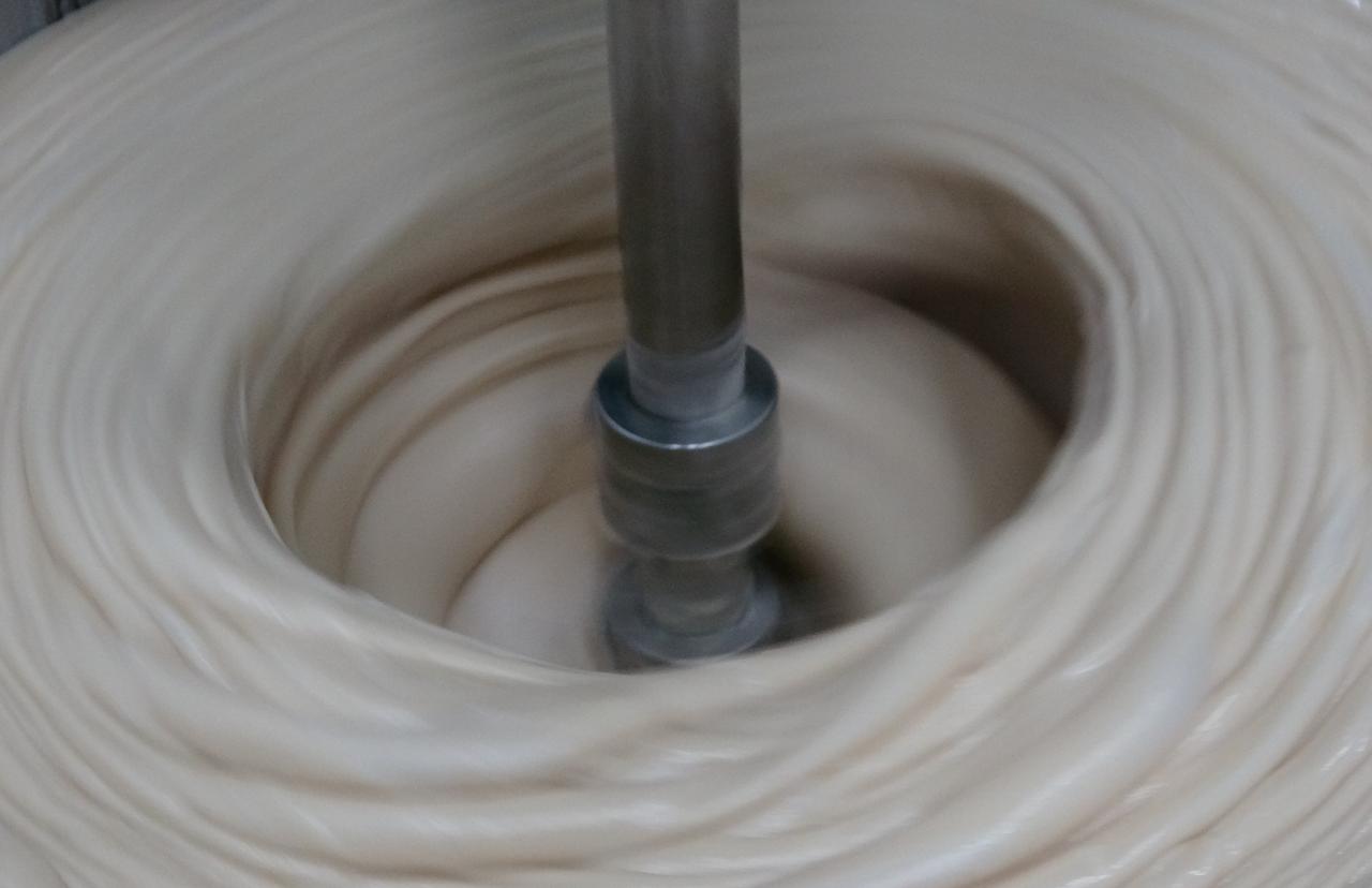 While many people assume that white honey contains additives, it is in fact completely natural and real. Mersin, Türkiye, June 13, 2026. (IHA Photo)
