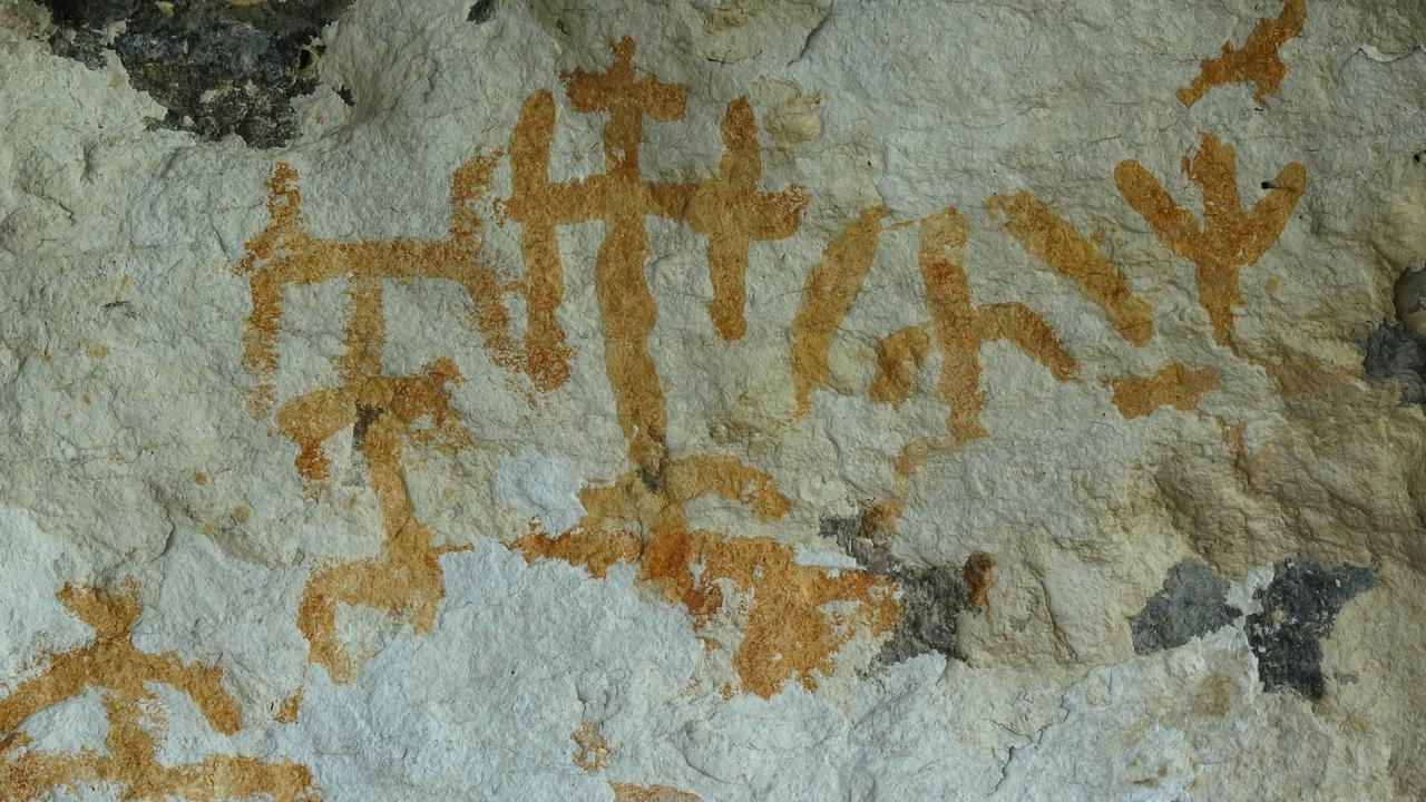 A close-up shows schematic prehistoric figures painted on the walls of a cave in Tohma Canyon, Malatya, eastern Türkiye. (IHA Photo)