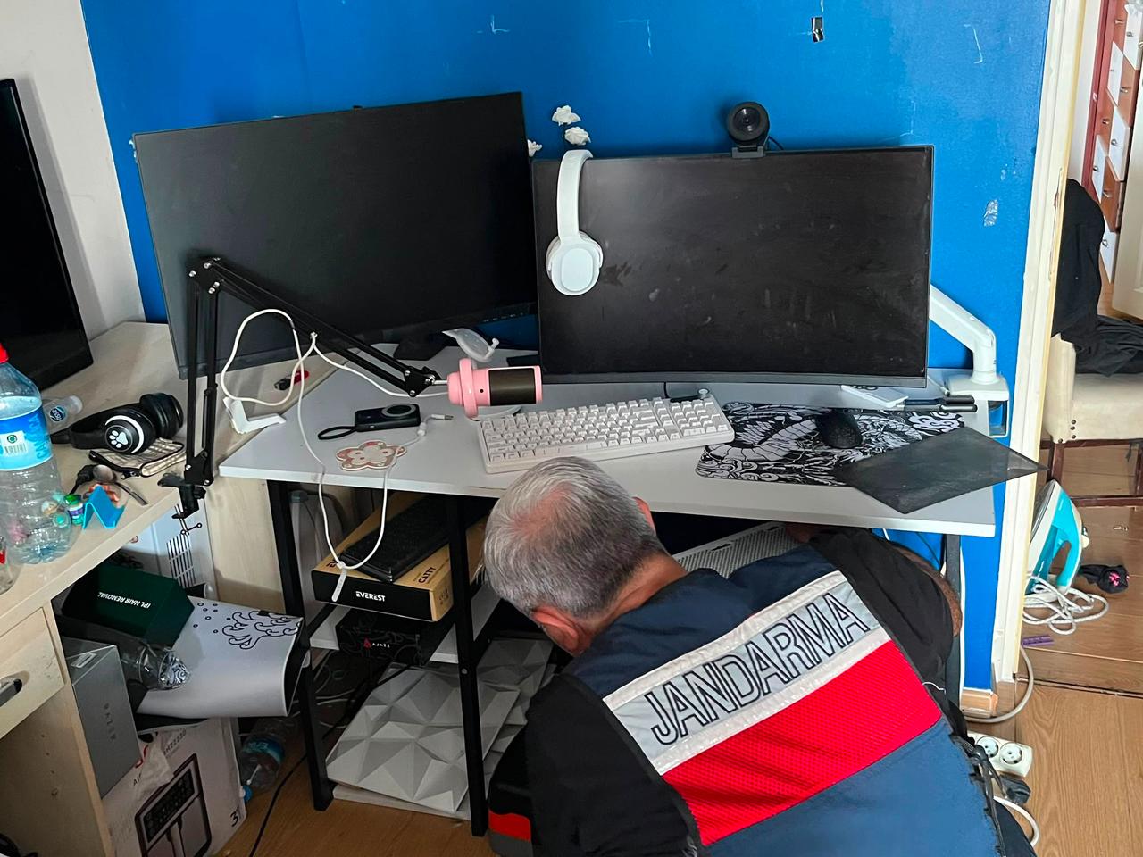 Under the coordination of Türkiye’s National Intelligence Organization (MIT), the Cybersecurity Directorate (SGB), Gendarmerie General Command (JGK) and Financial Crimes Investigation Board (MASAK) carried out operations targeting a credit card fraud network in Istanbul and Kocaeli, June 13, 2026. (AA Photo)
