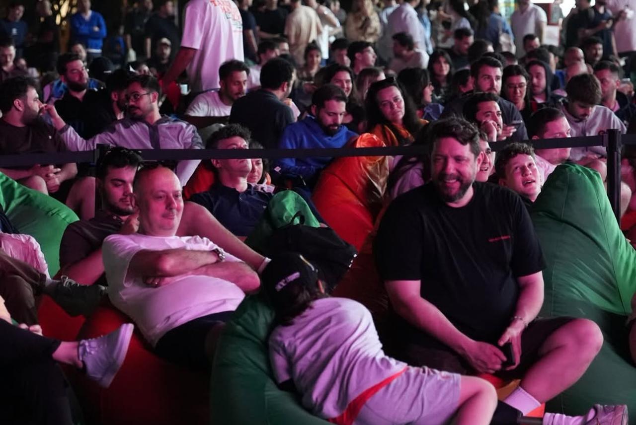 Fans gather on bean bags and outdoor seats to watch a World Cup match at Kalamis Ataturk Park in Istanbul, Türkiye. (Photo via Instagram/@kadikoybelediye)