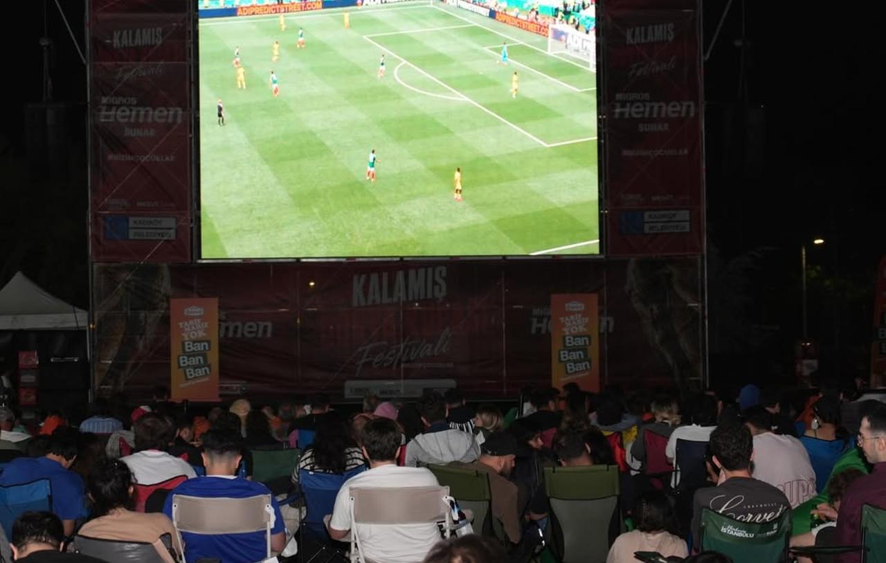 Football fans watch a World Cup match on a giant screen at Kalamis Ataturk Park in Istanbul, Türkiye. (Photo via Instagram/@kadikoybelediye)