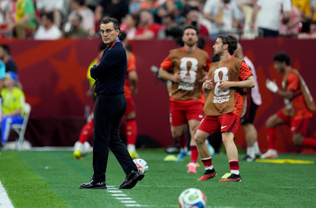 Vincenzo Montella, head coach of the Turkish National Soccer Team, watched the match from the sidelines on June 14, 2026, in Vancouver, Canada. (AA Photo)