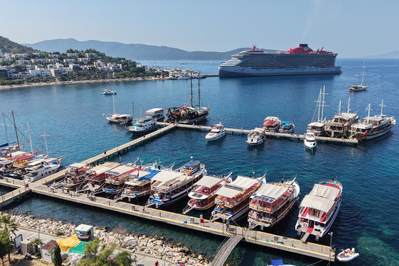 Bodrum's hidden coves lure global visitors as boat tour season peaks