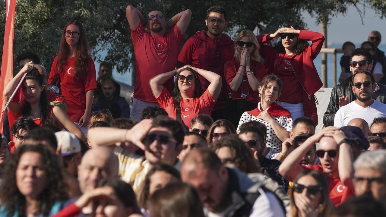 Fans gather across Türkiye to watch World Cup return