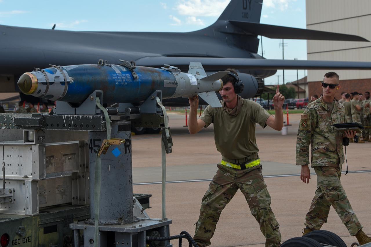 Senior Airman guides a bomb lift during the Lone Star Challenge at Dyess Air Force Base, Texas, July 13, 2023. (Photo via U.S. Air Force)