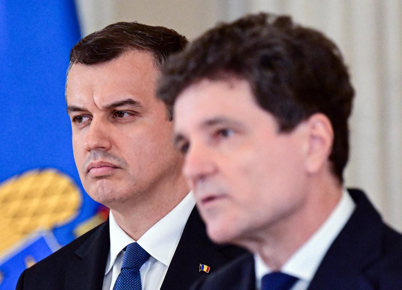 Romanian President Nicusor Dan (R) and then-newly designated Romanian Prime Minister Eugen Tomac address a press conference at the presidential Cotroceni Palace in Bucharest on June 4, 2026. (AFP Photo)
