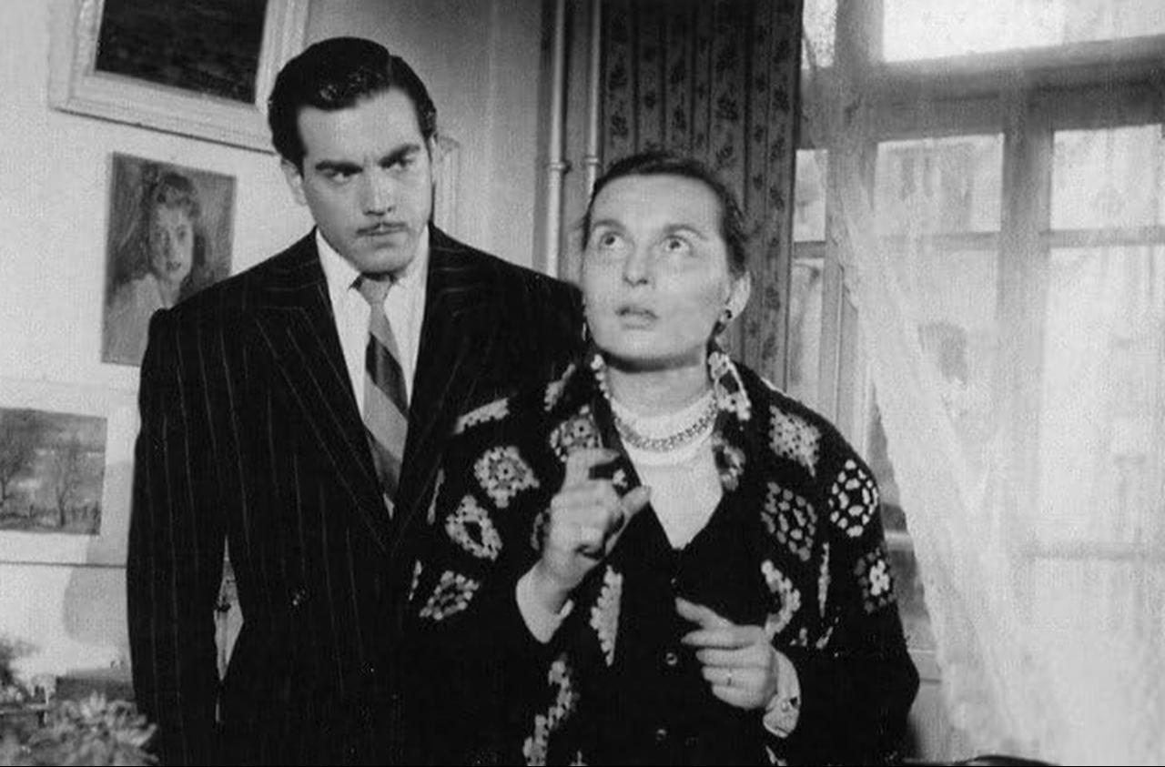 Ayhan Isik (L) and Lale Oraloglu (R) in Kanli Para, 1953. (Photo via IMDb)
