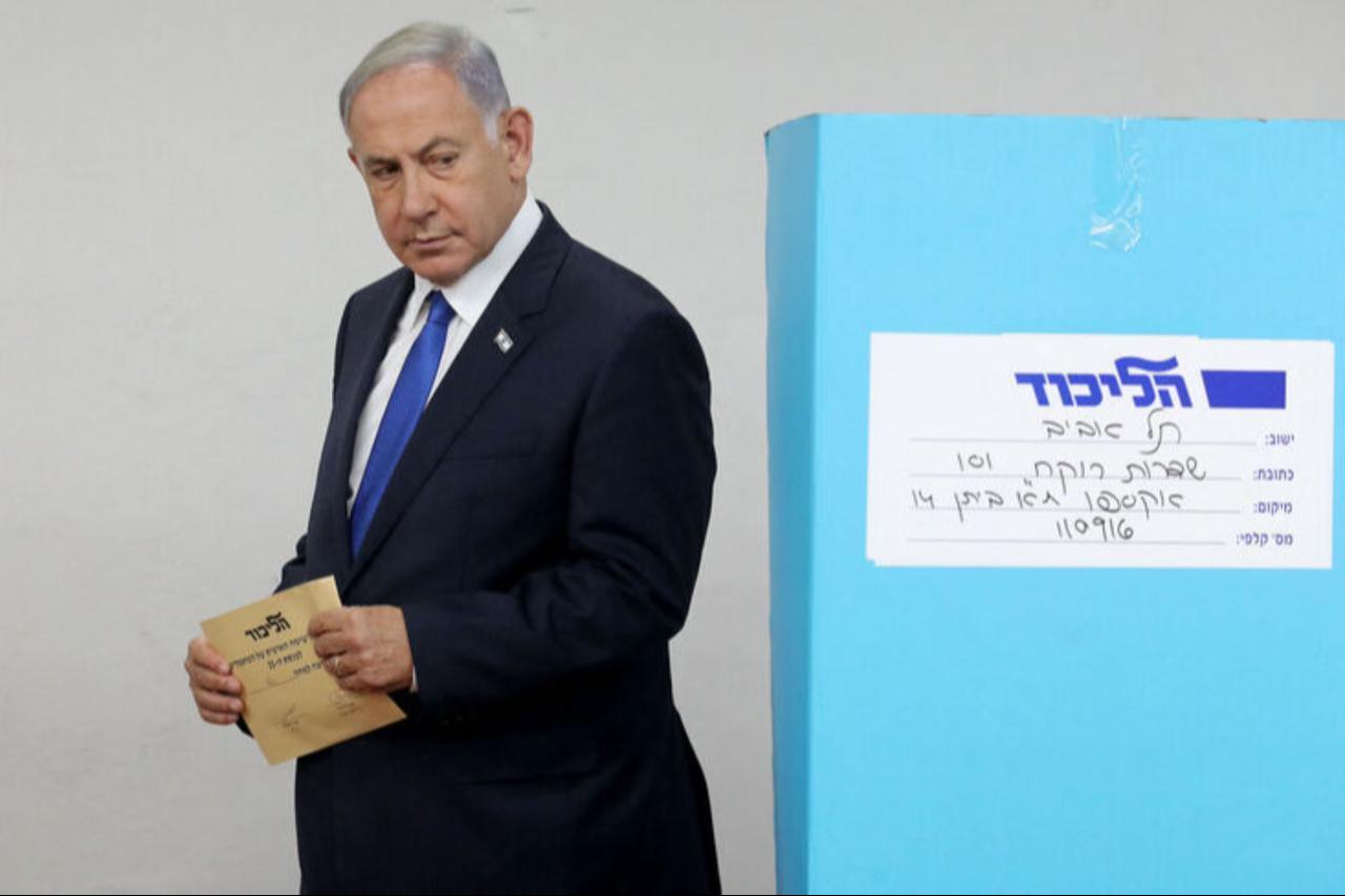 Israeli Likud party leader and prime minister Benjamin Netanyahu votes in a primary to fill out the party's Knesset (Israeli parliament) slate, in Tel Aviv on August 10, 2022. (AFP Photo)