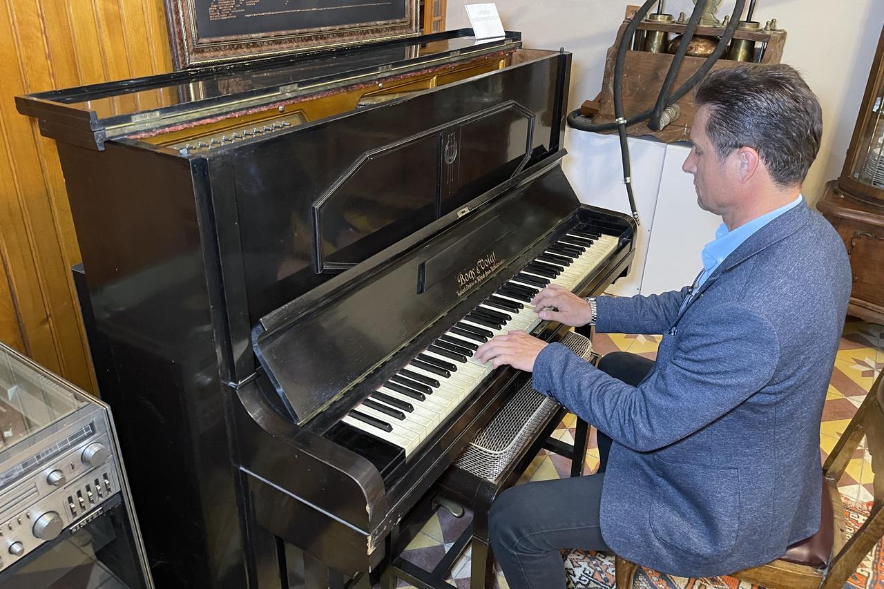 Piano said to be made for Spain’s Alfonso XIII goes on display in Türkiye