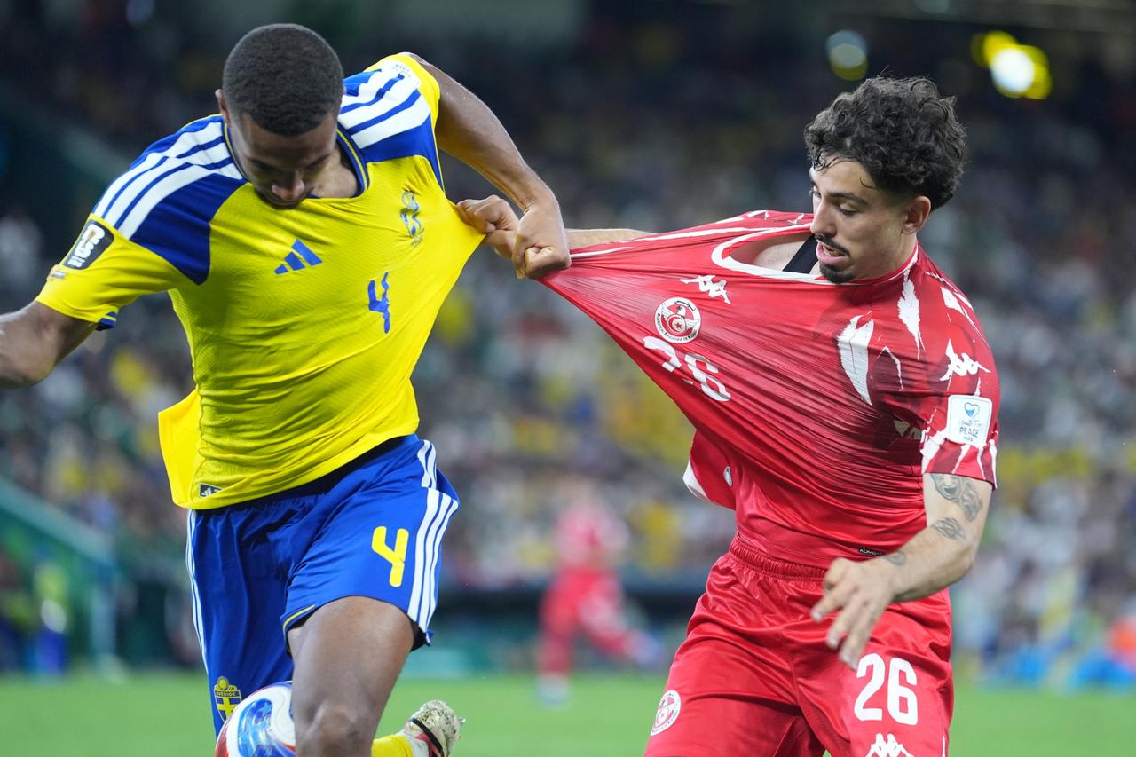 Sweden rout Tunisia 5-1 in World Cup Group F opener
