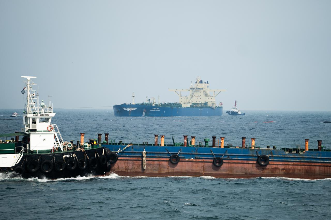 The oil tanker Universal Winner, described as the first South Korean vessel to exit the Strait of Hormuz after being stranded there since the outbreak of conflict in the Middle East, arrives at the port of Ulsan, South Korea, on June 10, 2026, to unload crude oil.  (AA Photo)