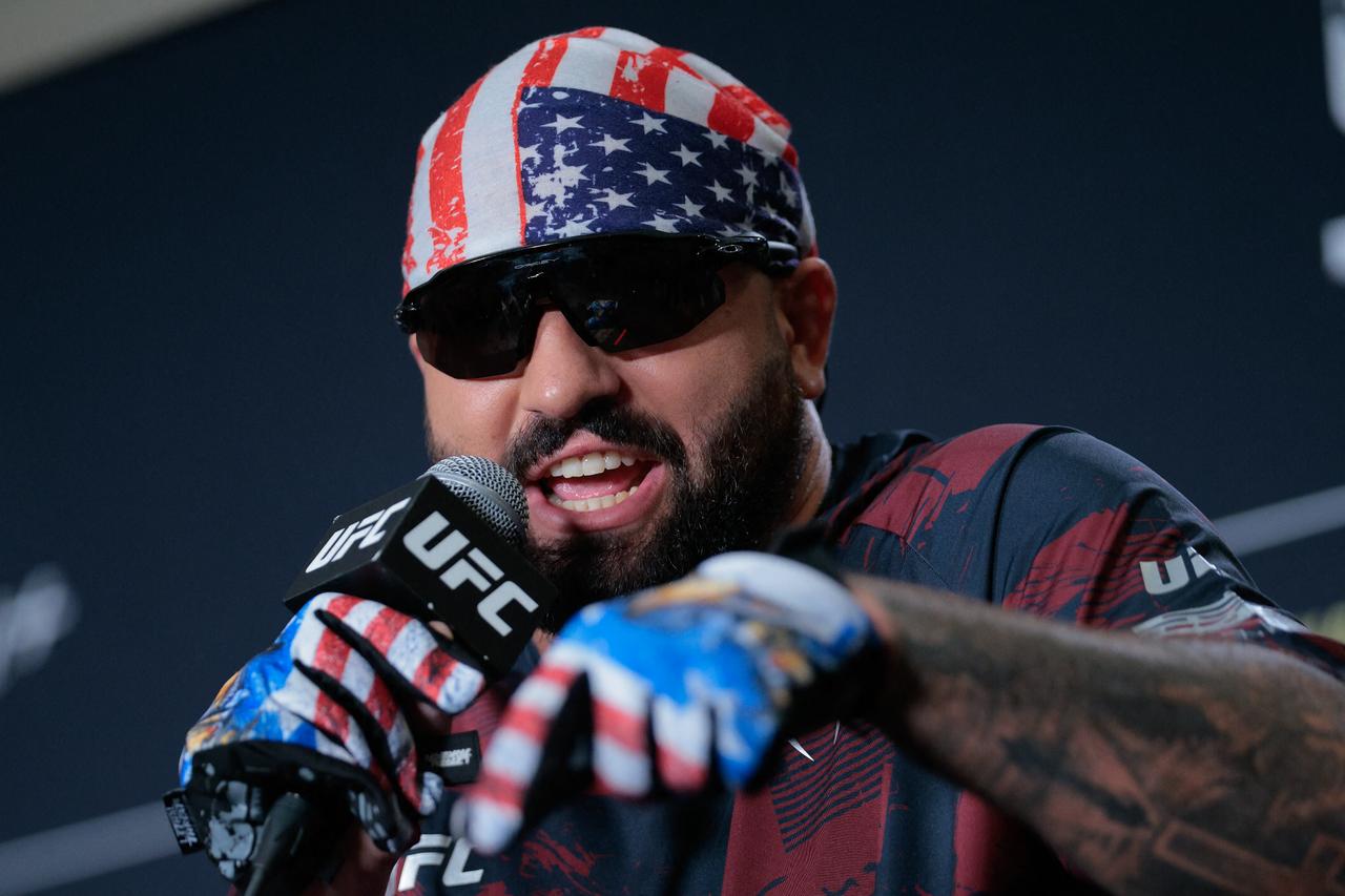 UFC fighter makes unsolicited comment about Michelle Obama after White House bout