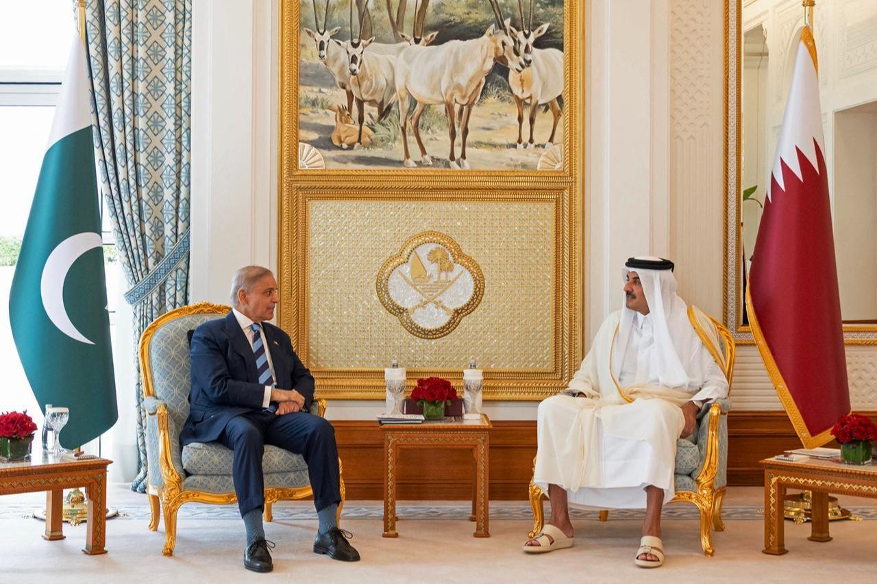 This handout photograph taken by Qatar's Amiri Diwan on April 16, 2026 shows Qatar's Emir Sheikh Tamim bin Hamad Al-Thani (R) speaking with Pakistan's Prime Minister Shehbaz Sharif during their meeting in Doha, Qatar. (AFP Photo)