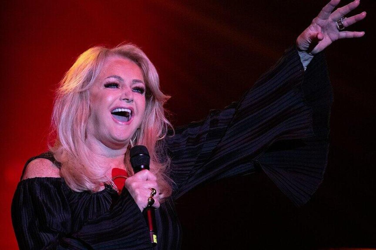 Bonnie Tyler comes out of coma after emergency surgery