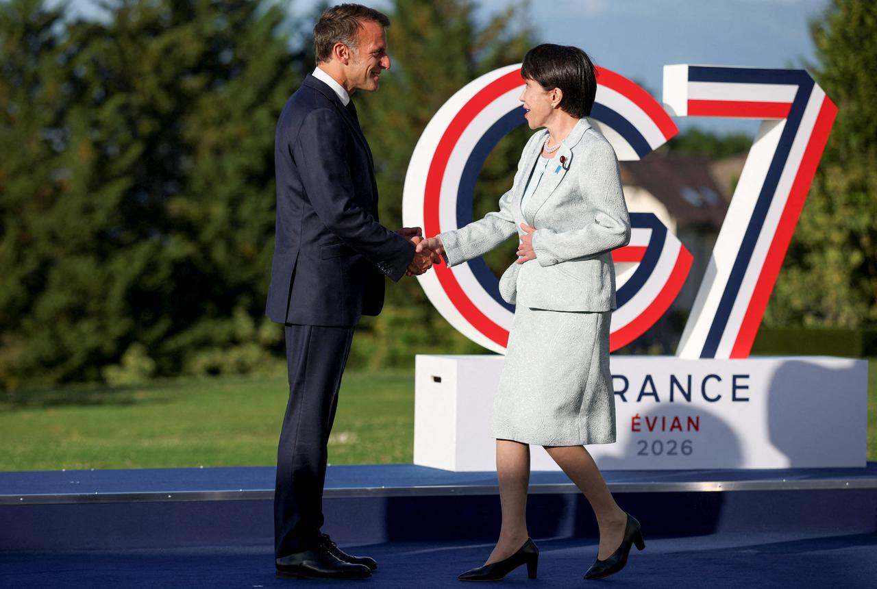 France's President Emmanuel Macron (L) greets Japan's Prime Minister Sanae Takaichi during the G7 summit, in Evian, eastern France, June 15, 2026. (AFP Photo)