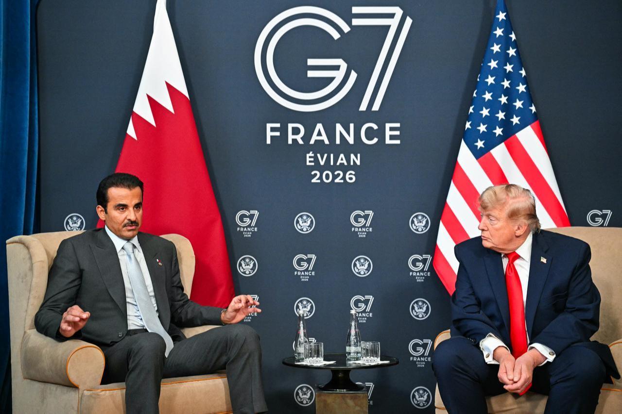 US President Donald Trump (R) attends a bilateral meeting with Qatar's Emir Sheikh Tamim bin Hamad al-Thani during the G7 summit, in Evian, eastern France, June 16, 2026. (AFP Photo)