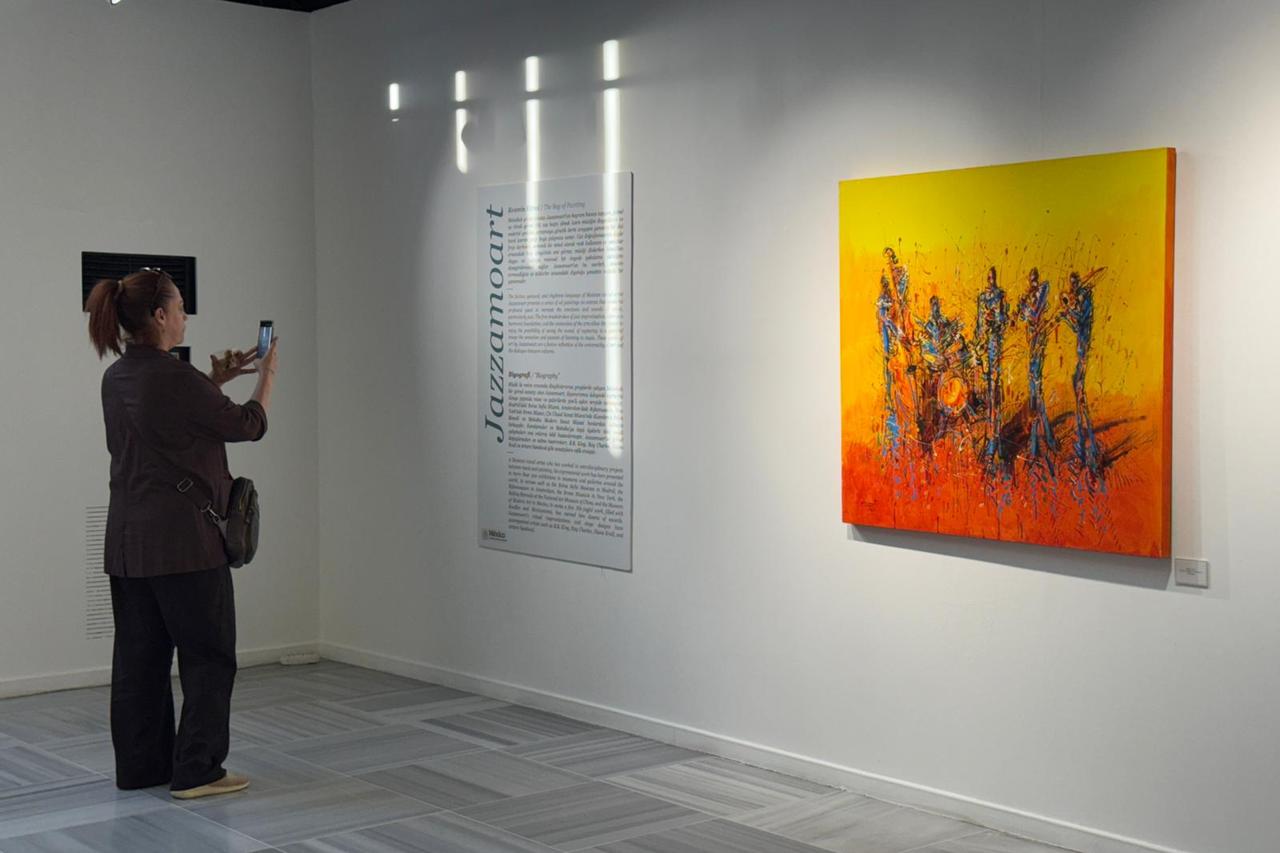 Mexican artist Jazzamoart brings jazz-inspired painting exhibition to Istanbul