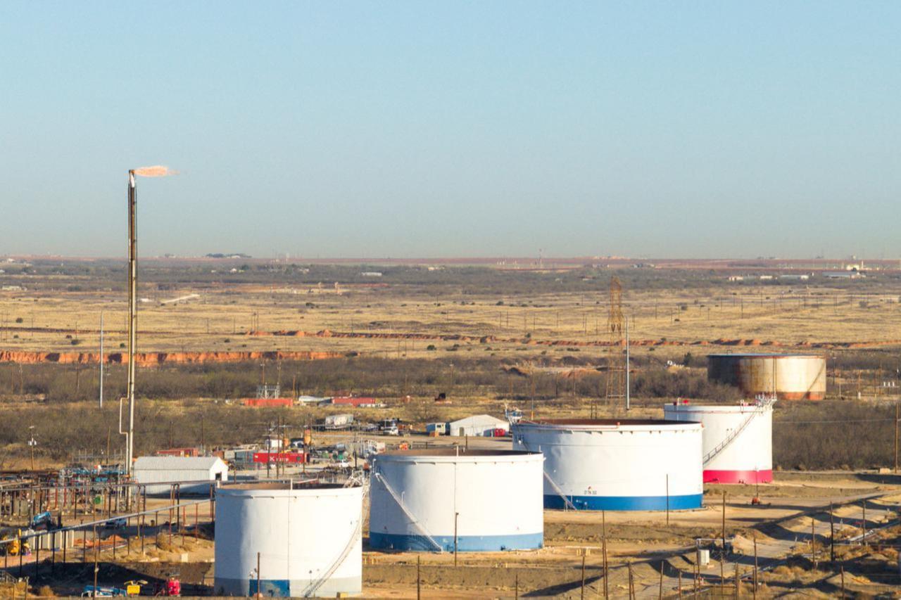Oil sinks to 3-month low, markets eagerly await US-Iran deal signing