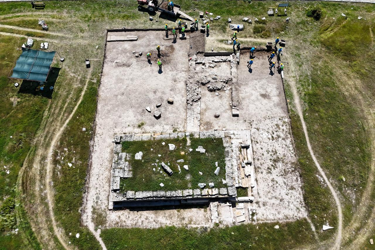 Priests' sacred section uncovered at ancient Blaundos in western Türkiye