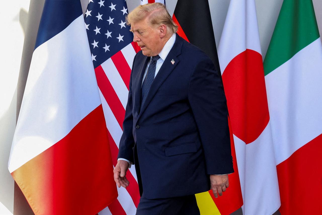 Trump to bring 1,400-strong team to Ankara, his toilet waste to be flown back to US