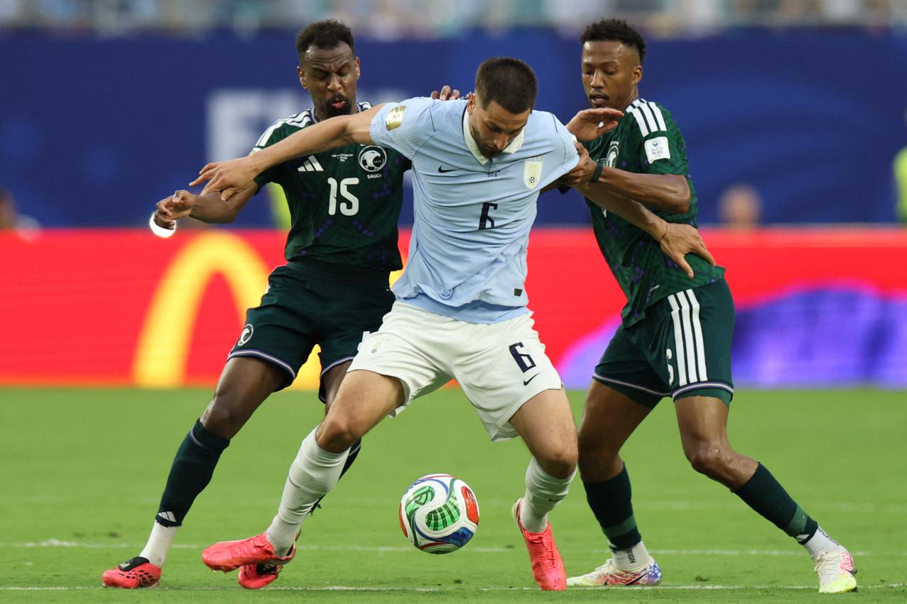 Uruguay holds Saudi Arabia to 1-1 draw as Group H stays wide open