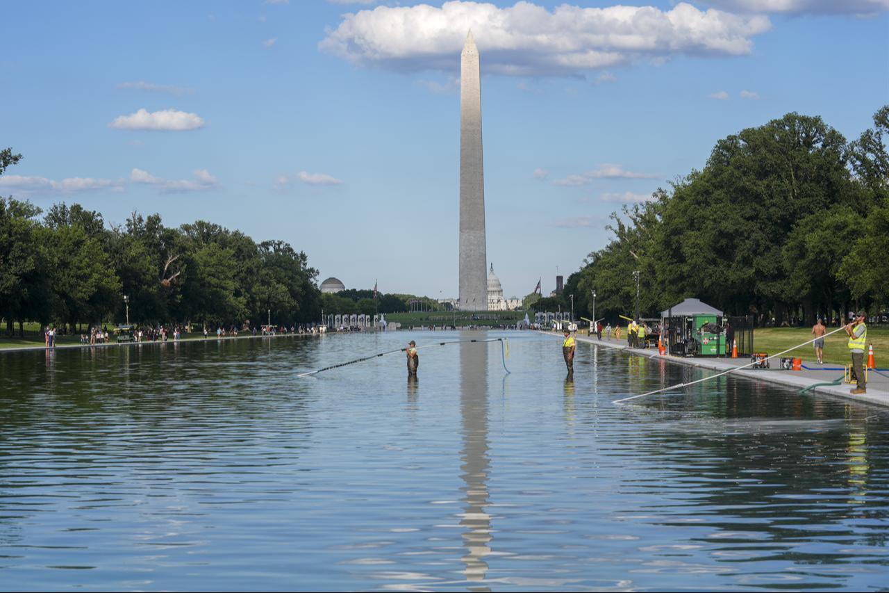 US National Park Service employees remove algae from the bottom of the newly painted Lincoln Memorial Reflecting Pool on the National Mall in Washington, DC, United States, June 16, 2026. (AA Photo)
