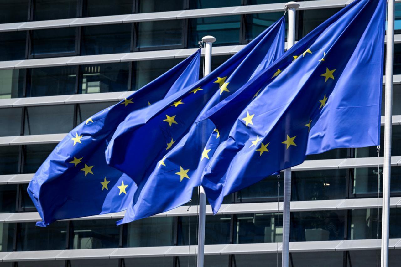 EU approves migrant return overhaul with offshore return hubs