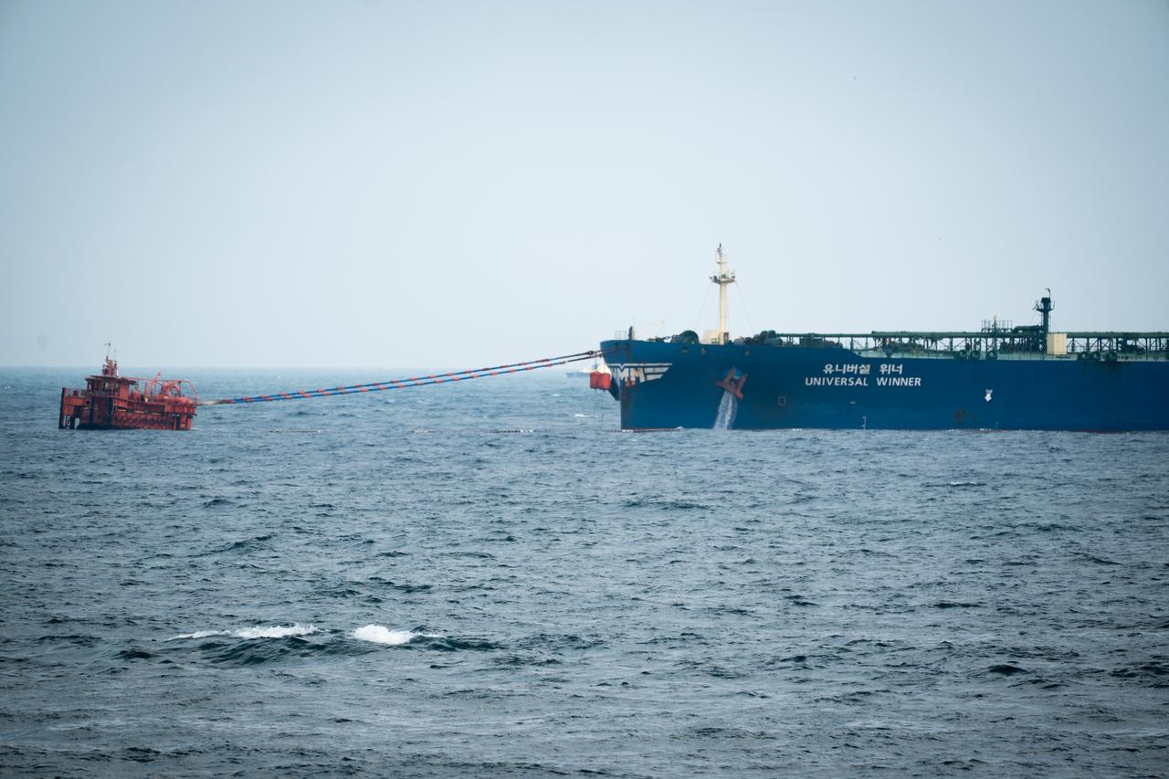 First Iranian oil tankers exit Hormuz blockade zone ahead of peace talks