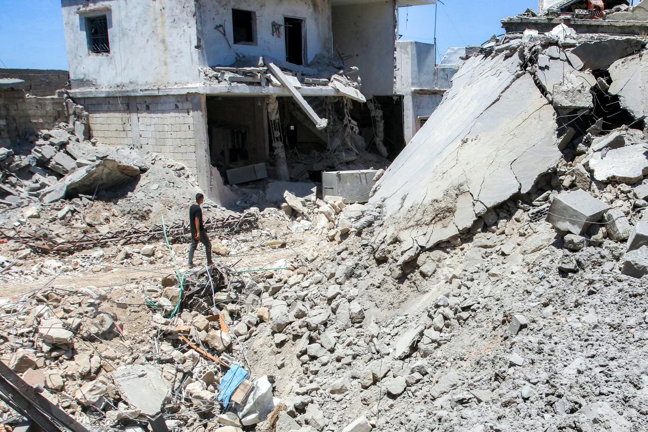 Israel resumes attacks in south Lebanon days after peace agreement Image